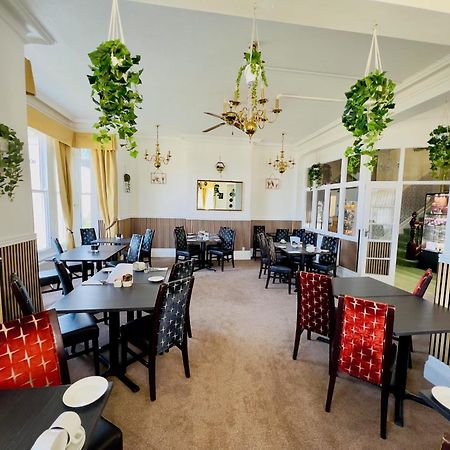 Four Oaks Hotel Лландидно Экстерьер фото