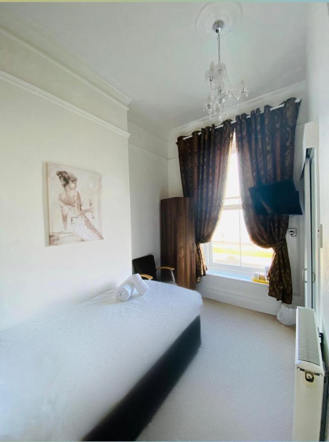 Four Oaks Hotel Лландидно Экстерьер фото